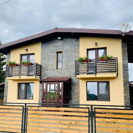 Villa Wild Петрошани Экстерьер фото