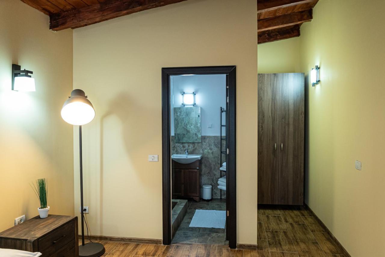 Villa Wild Петрошани Экстерьер фото