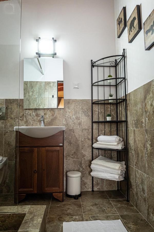 Villa Wild Петрошани Экстерьер фото
